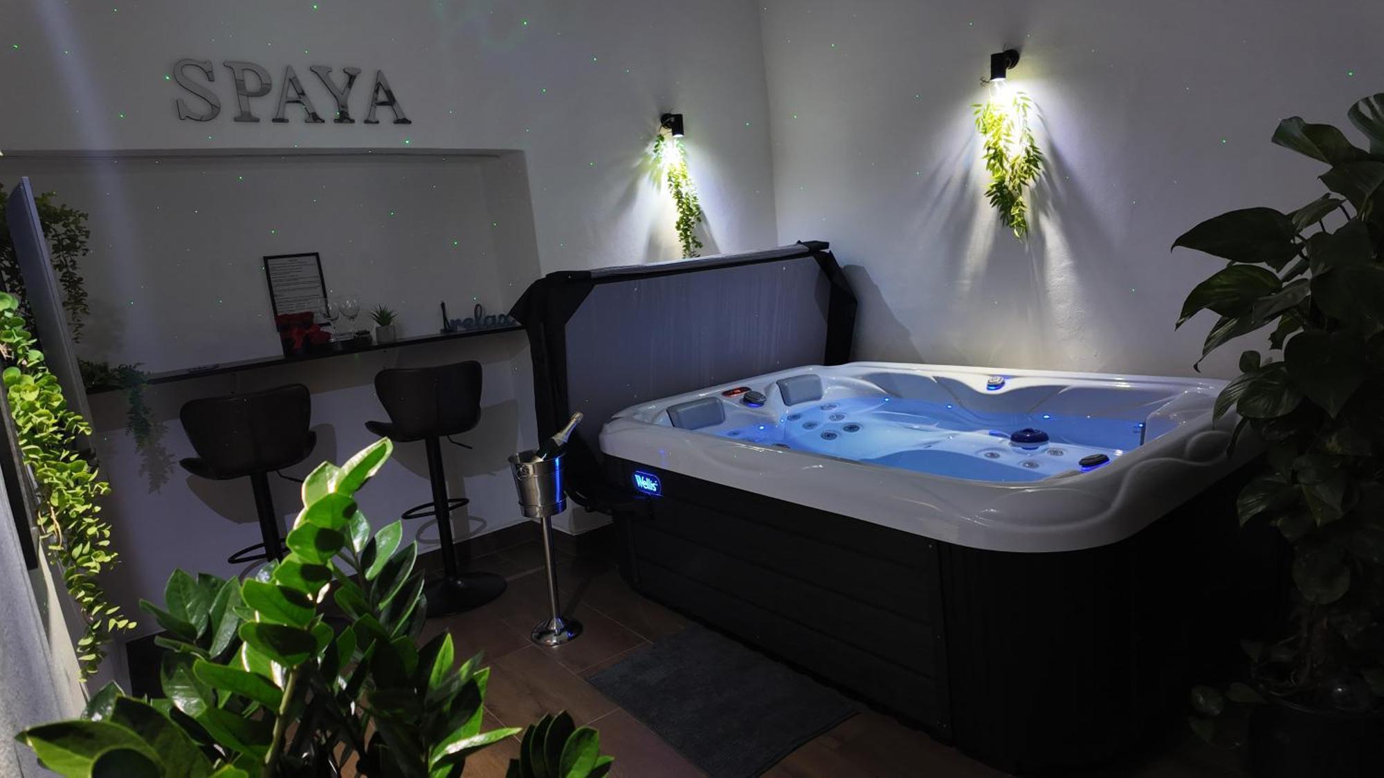 Spaya Jacuzzi Centrum Apartment - With Home Cinema & Private Parking Kosice Luaran gambar